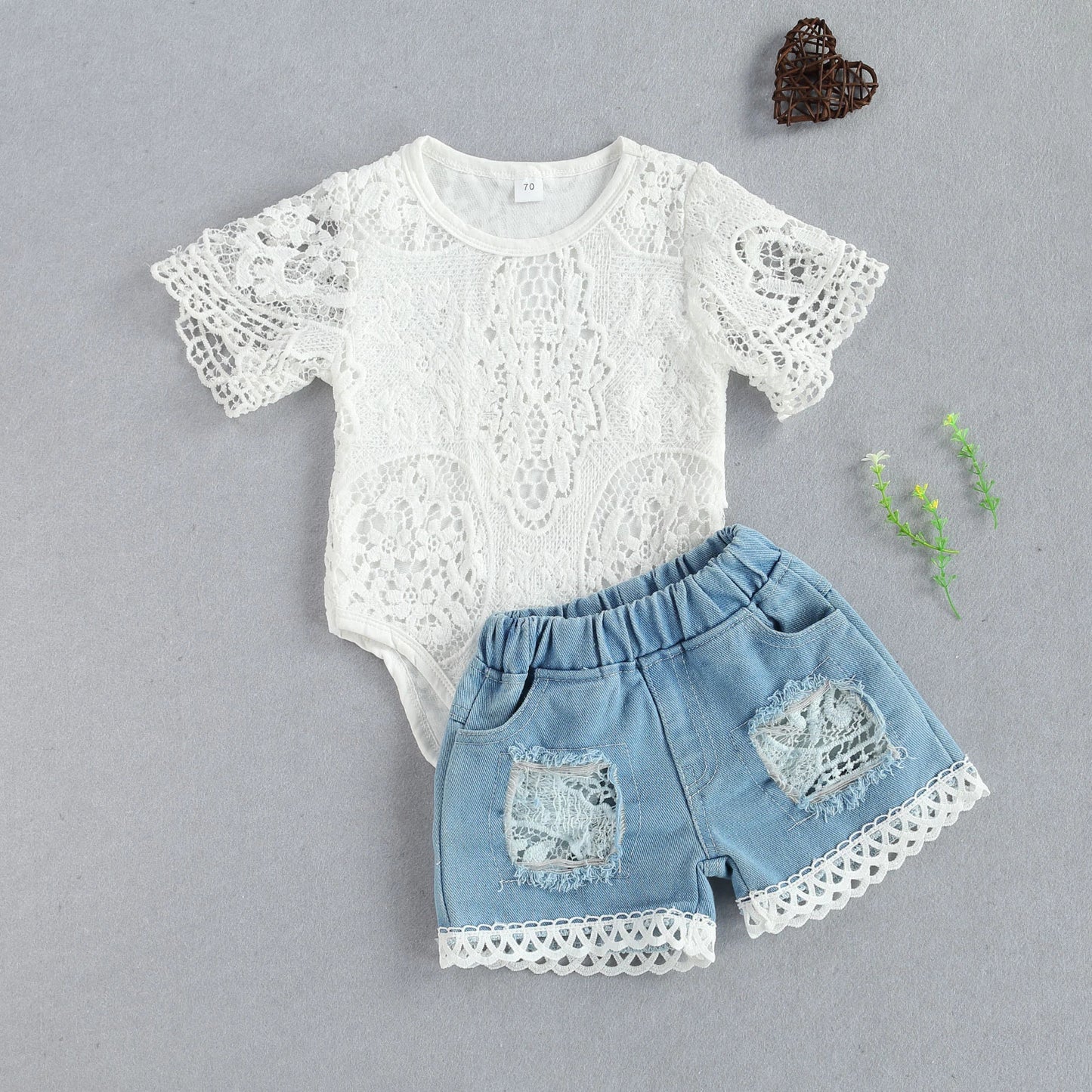 Baby Girl Fall Outfit – Lace Long Sleeve Romper & Ripped Jeans Set (0–24M, 2PCS)