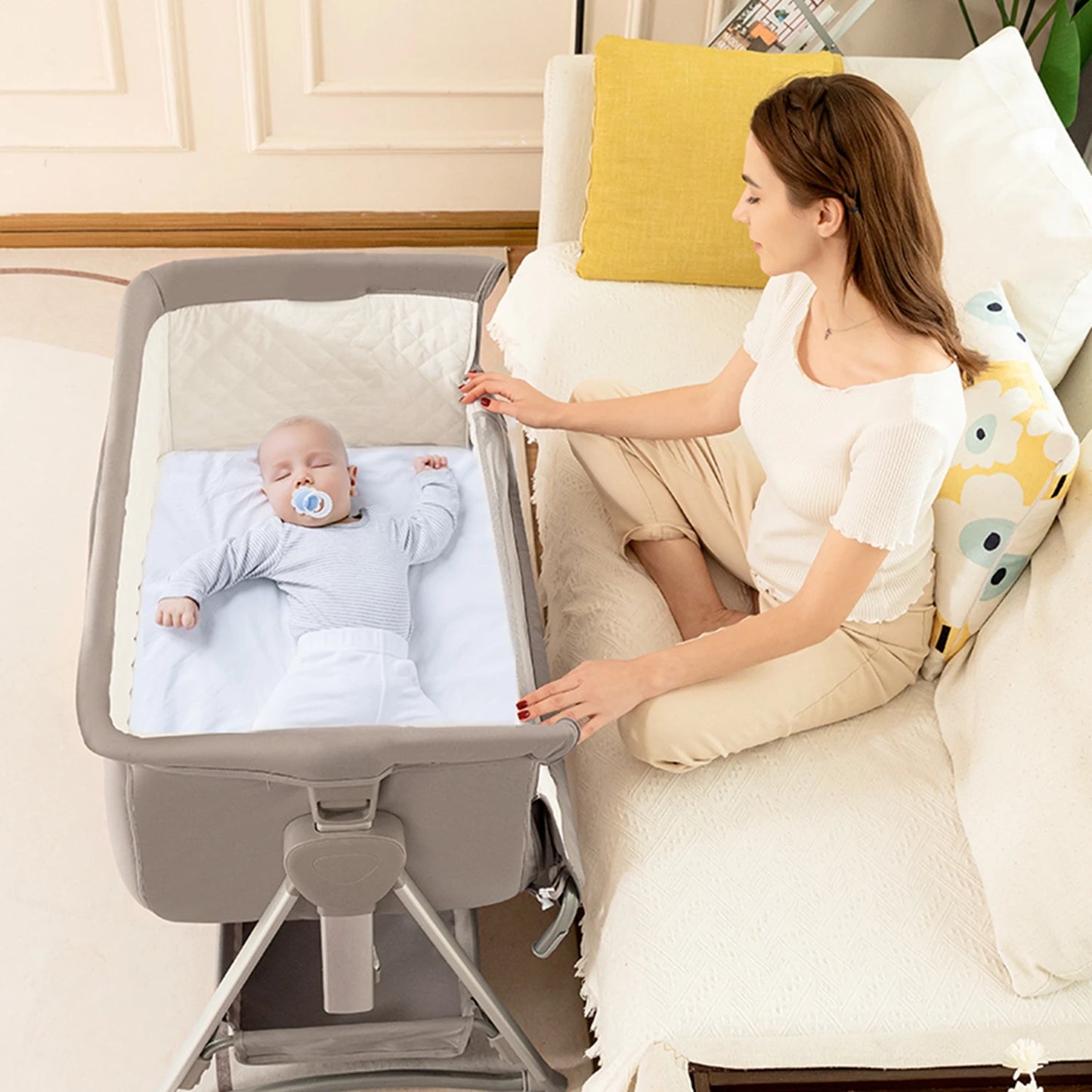 Pink Foldable Baby Bassinet – Rocking Crib & Bedside Sleeper for Newborns (0-6 Months)